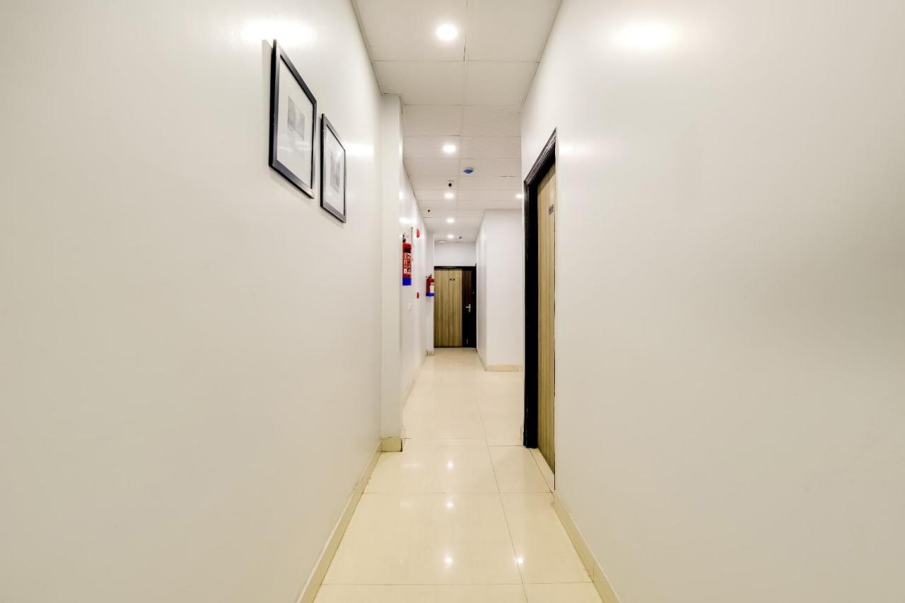 Collection O 71756 Hotel Silver Arrow Near Pacific Mall Tagore Garden Delhi  Exterior foto