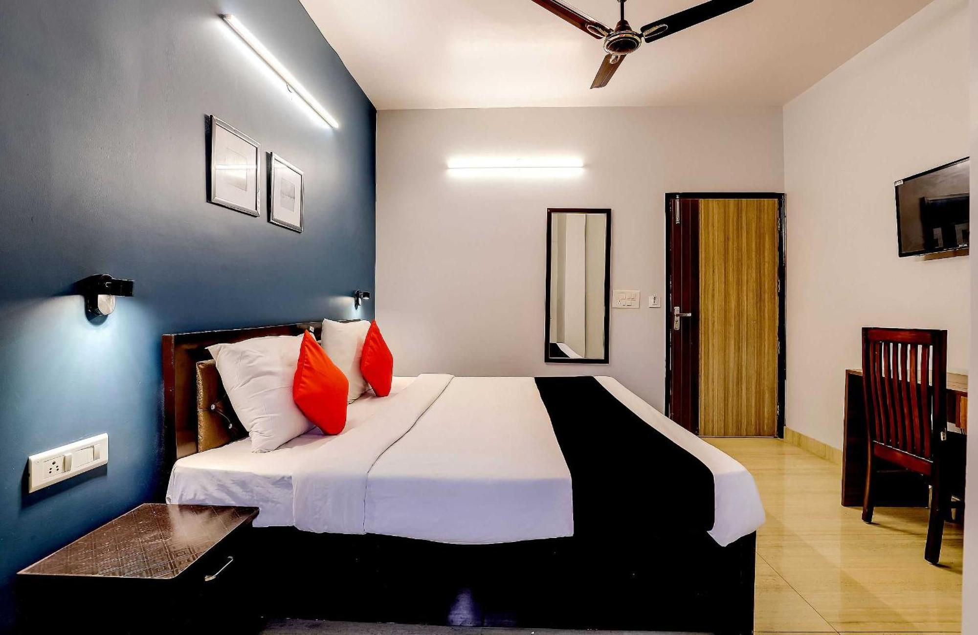 Collection O 71756 Hotel Silver Arrow Near Pacific Mall Tagore Garden Delhi  Exterior foto