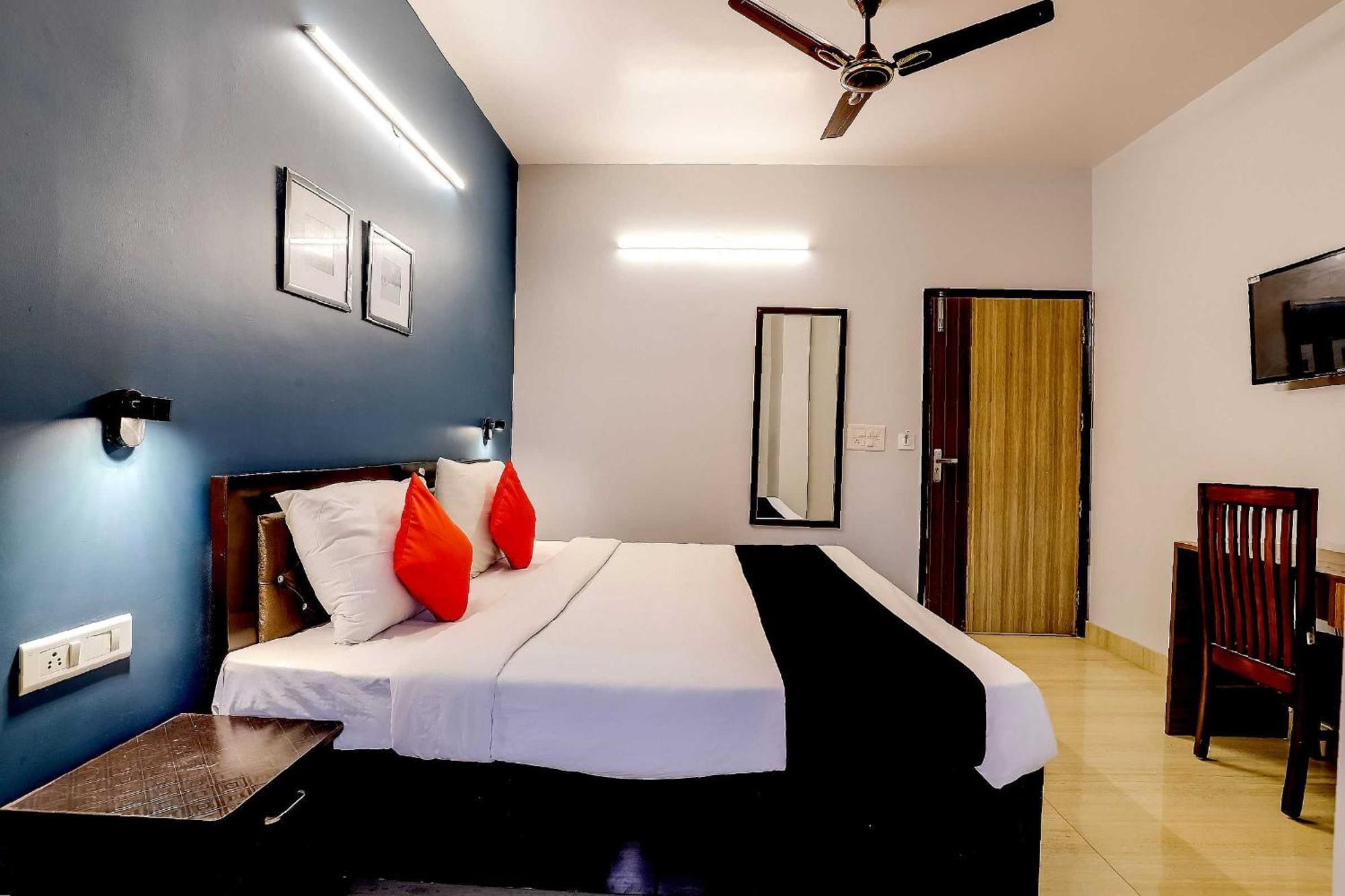 Collection O 71756 Hotel Silver Arrow Near Pacific Mall Tagore Garden Delhi  Exterior foto